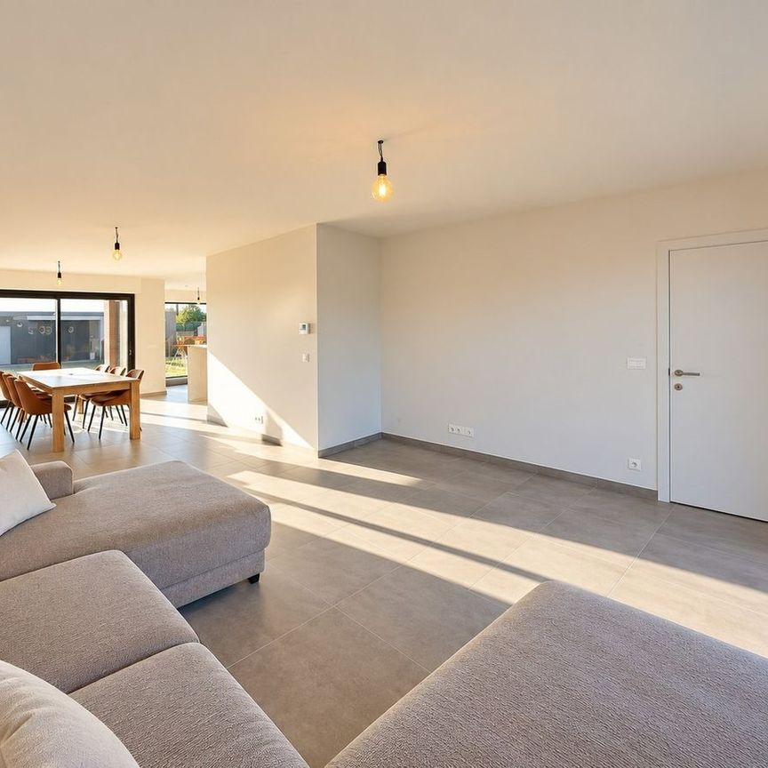 Huis te huur in Moorsele voor € 1.275 met 3 slaapkamers - Photo 1