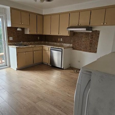 4 1/2 dans Triplex près des Galeries d'Anjou - Photo 3
