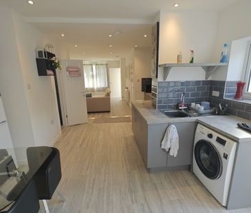 Room in a Shared House, Laburnum Road, SO16 - Photo 4