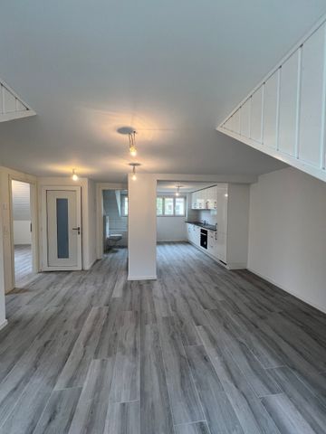 For rent : Fully renovated 3.5-room apartment in small building - Photo 4