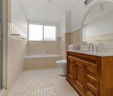 Peaceful & Spacious Apartment Facing Barsbys Avenue - Entrance via ... - Photo 4
