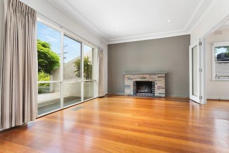 Spacious Weatherboard Home within Bhhs Zone - Photo 3