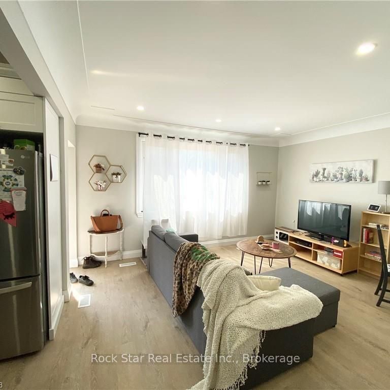 For Lease - 889 FENNELL Avenue Unit# Upper, Hamilton, Ontario - Photo 1