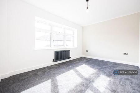 5 bedroom semi-detached house to rent - Photo 4