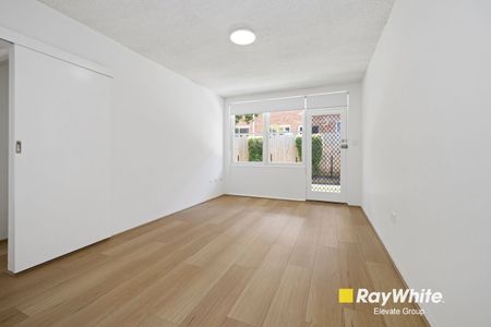 Stylish, Newly Renovated Two-Bedroom Apartment in a Quiet, Convenient Location - Photo 3