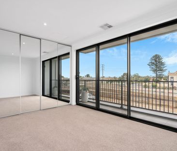 Lifestyle Upgrade in New Port! - Photo 2