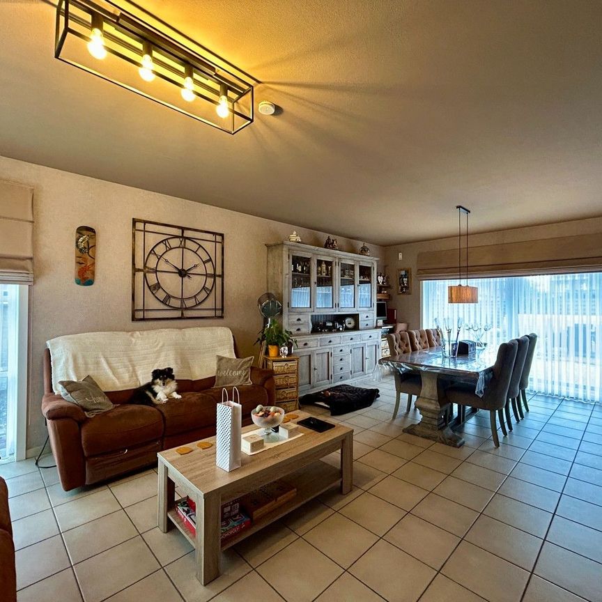 Instapklare woning met drie slaapkamers en garage te huur Roeselare! - Foto 1