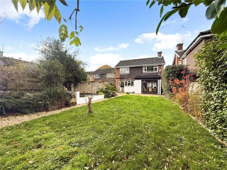 3 bedroom detached house to rent - Photo 4