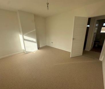 2 bedroom semi-detached bungalow to rent - Photo 2