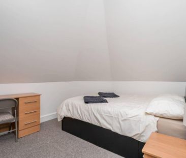 10 bedroom flat share to rent - Photo 1