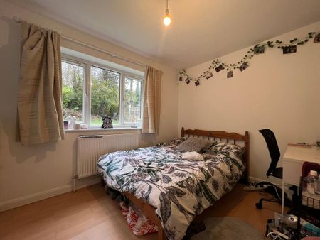 6 bedroom detached house to rent - Photo 2