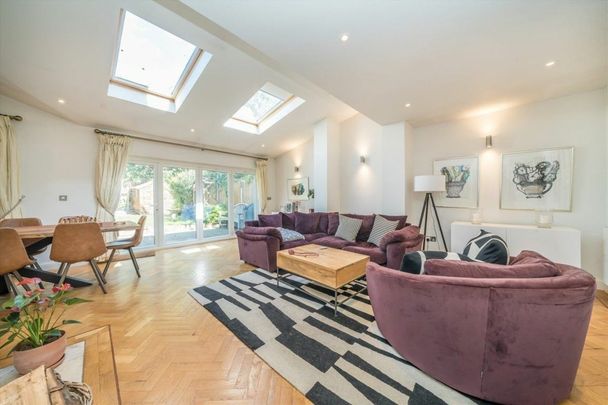 Riverside Close, Kingston, KT1 - Photo 1