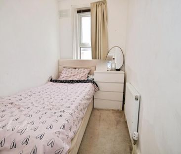 3 bedroom end of terrace house to rent - Photo 2