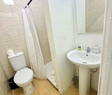 1 Bed Flat, The Rock, BL9 - Photo 4