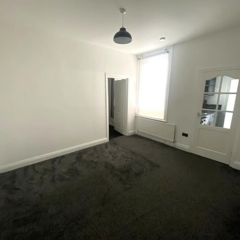 2 bedroom house to rent - Photo 1