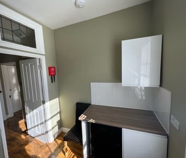 1 Bed Flat, Elsham Road, W14 - Photo 2