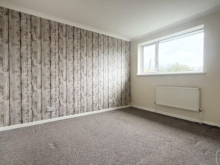 4 bedroom semi-detached house to rent - Photo 2