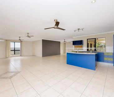 Your Next Family Home Awaits - Space, Comfort & Location in Kelso! - Photo 2