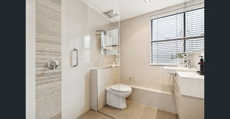 Spacious Ground-Floor Apartment with Parking & Oversized Storage - Photo 4