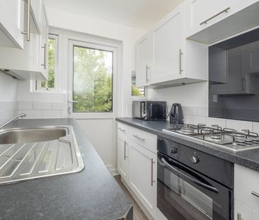 3 bedroom maisonette to rent - Photo 3