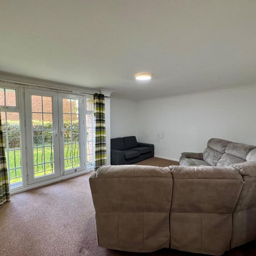 3 bedroom Flat To Let Total Size: 851 SQ FT - Photo 1