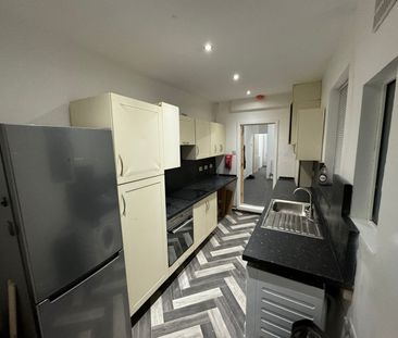 Room in a Shared House, Bolingbroke Road, CV3 - Photo 2