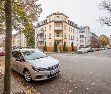 Endlich gefunden. Mansardgeschoss mit Balkon und Einbauküche. - Foto 3