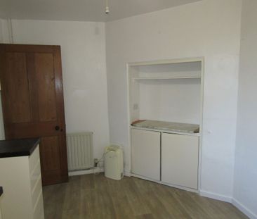 3 bed House - To Let - Photo 6