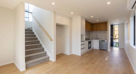 Beautifully Brandnew 4 Spacious Bedrooms! - Photo 4