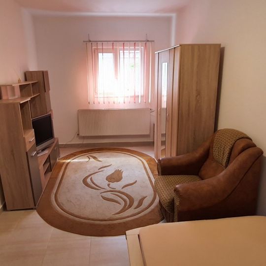 Apartment for rent in Cluj-Napoca, near the University of Medecine and Pharmacy, Hașdeu street, bedroom, kitchen - Fotografie 1