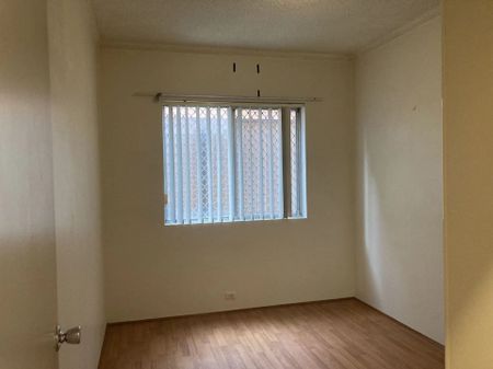 Spacious 2-Bedroom Unit with Balcony & Garage in a Quiet Street - Photo 3