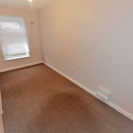 2 bedroom Flat in Springwood Road Flat 10, Leeds - Photo 1