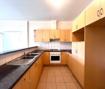 Walking distance to St Albans Train Station. - Photo 5