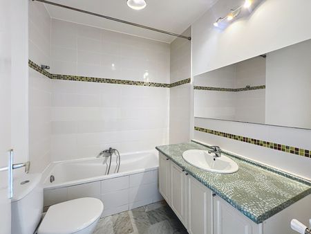 Location Appartement 4 pièces 118m² NICE 06100 - Photo 5