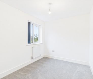 4 bedroom detached house to rent - Photo 3