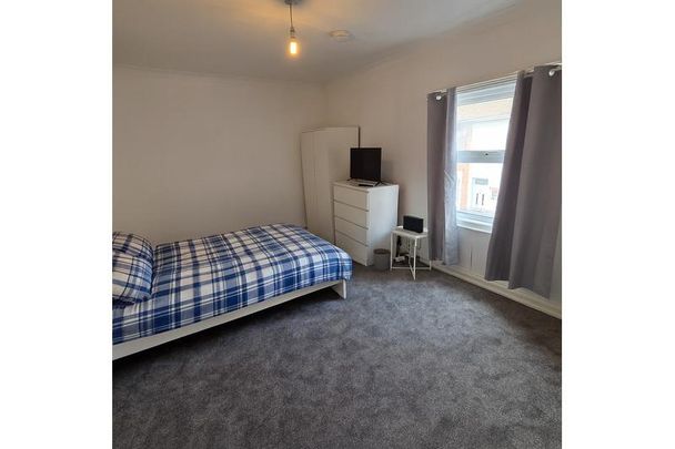 4 bedroom terraced house to rent - Photo 1