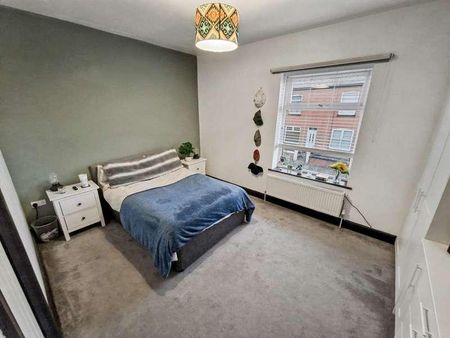 Hollins Lane, BL9 - Photo 5