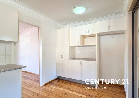 Charming 3-Bedroom Home with Spacious Backyard - Photo 2