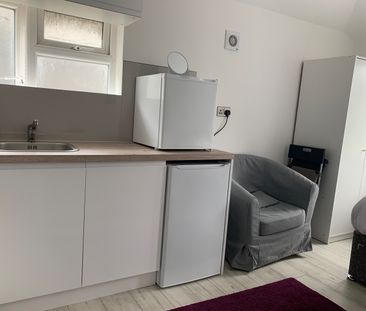 Studio Flat, Dollis Hill Lane, NW2 - Photo 5