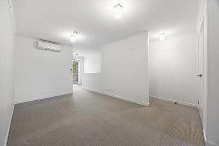 LOW MAINTENANCE 4 BEDROOM TOWNHOUSE - Photo 3