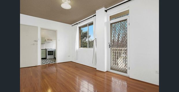 Bright Apartment in Prime West Ryde Location - Photo 1