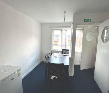 1 bedroom in a house share to rent - Photo 6