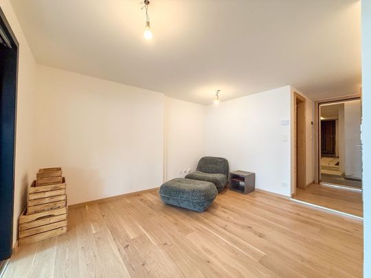 Magnificent new 2.5 room apartment in the centre - Covered parking space - Photo 1