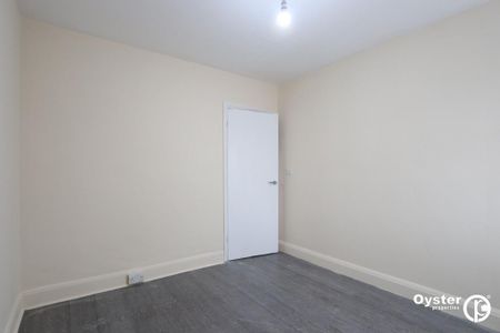 3 bedroom flat to rent - Photo 2