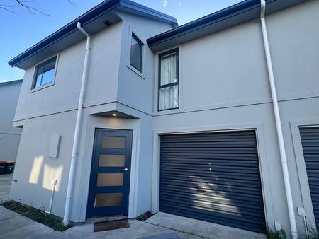 3 Bedroom townhouse, 2017 build, 2 car parking, - Photo 4