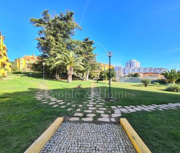 Estoril - T3. Condomínio privado. piscina, ténis, sauna. Vista mar - Photo 2