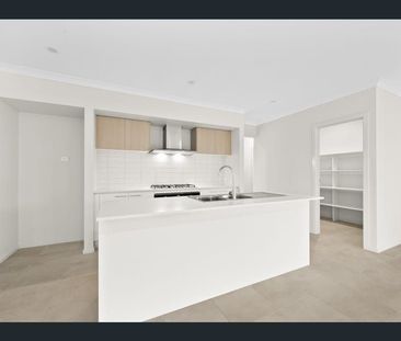 FOUR BEDROOM HOME WITH TWO LIVING AREAS AND DUCTED HEATING AND COOLING - Photo 3