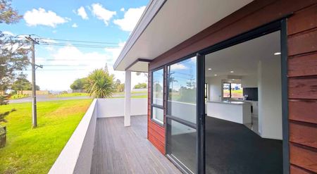 Modern Family Home in Central Location - Photo 4