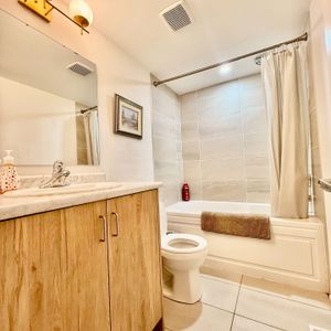 For Lease - 2130 Royal Gala Circle Unit# Backyard Apt., Mississauga, Ontario - Photo 2