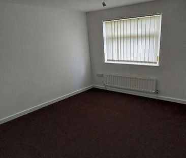 2 bedroom end of terrace house to rent - Photo 2
